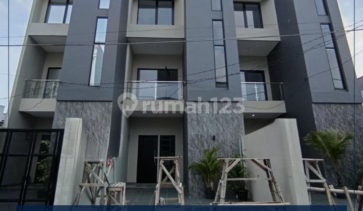 Quick Sale - Brand New House Ready to Live In, Comfortable Environment & Eligible for Mortgage in Duri Kepa, West Jakarta 1
