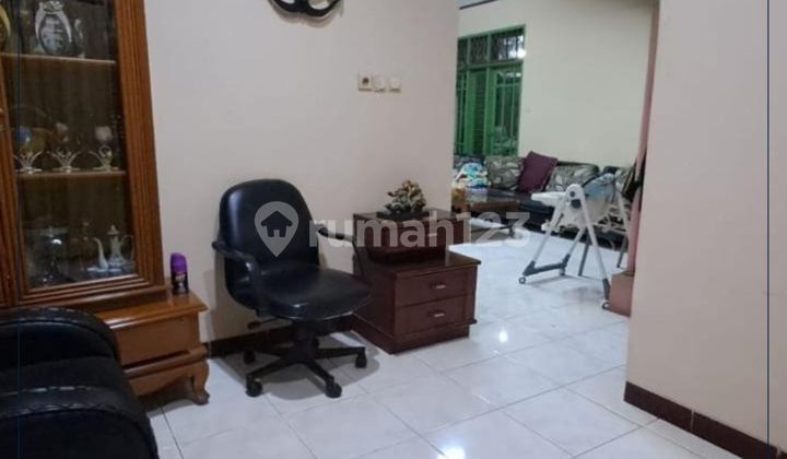 Dijual Murah - Rumah Siap Huni Bebas Banjir Lokasi Sangat Strategis Cocok Untuk Tempat Tinggal / Kost Di Kebon Jeruk, Jakarta Barat