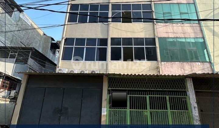 For Rent Cheap - Ready-to-Use Shop House Very Strategic Location Two-Car Row Road In Jembatan Lima, West Jakarta