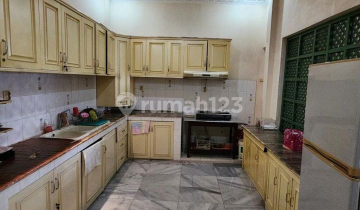Dijual Cepat Rumah Mewah Siap Huni Lokasi Strategis di Taman Ratu, Jakarta Barat 2
