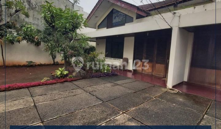 Dijual Cepat - Rumah Tinggal Bentuk Tanah Trapesium Semi Furnished & Bisa KPR Di Kemanggisan, Jakarta Barat