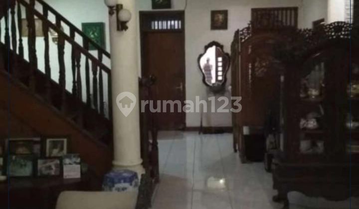 Cheap Sale - 2-Story Ready-to-Occupy Residential House in Grogol, West Jakarta 2