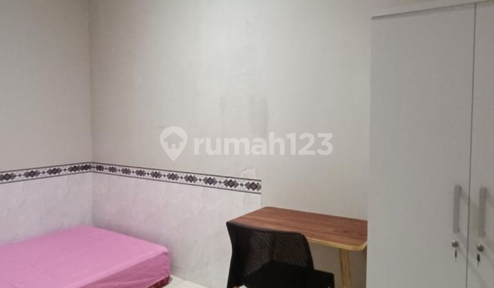 Dijual Cepat Rumah bisa untuk Kost Lokasi Sangat Strategis di Tanjung Duren, Jakarta Barat 2