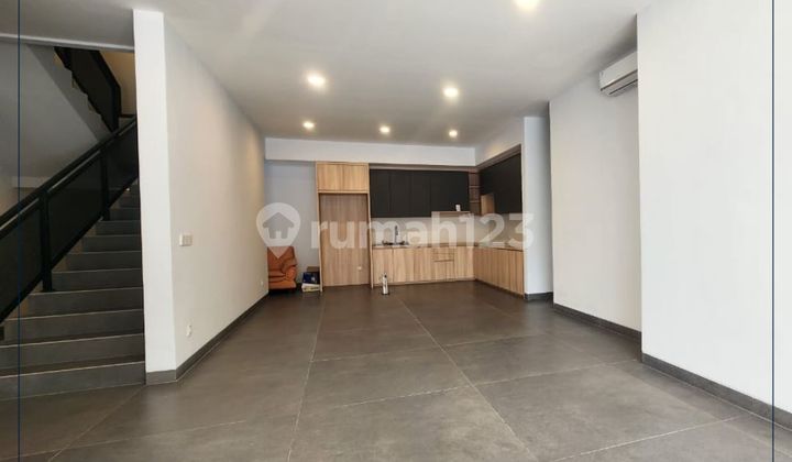 Dijual Cepat - Rumah Baru Dan Mewah Posisi Hoek Lingkungan Nyaman & Bisa KPR Di Alam Sutera, Tangerang 2