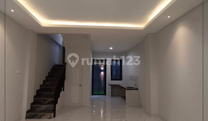 Dijual Cepat - Rumah Bagus Cocok Untuk Tempat Usaha Dekat Dengan Exit Tol & Kantor Bisa KPR Di Jelambar, Jakarta Barat 2