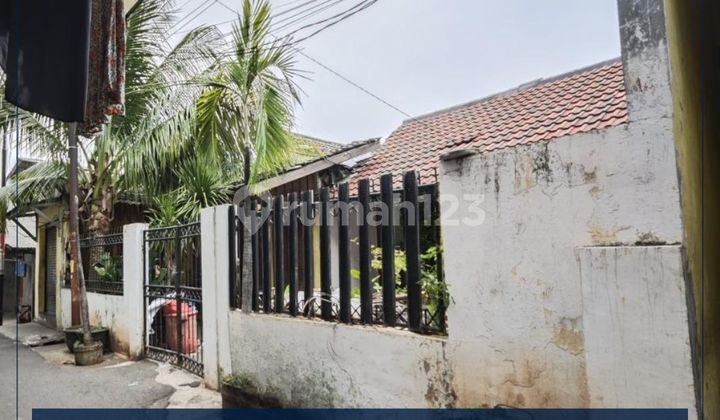 Dijual Cepat Rumah Cocok untuk Kost An Lokasi Strategis di Kebayoran Lama, Jakarta Selatan