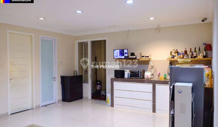 Rumah 2 Lantai Bagus Semi Furnished di Janur Elok , Jakarta Utara 1