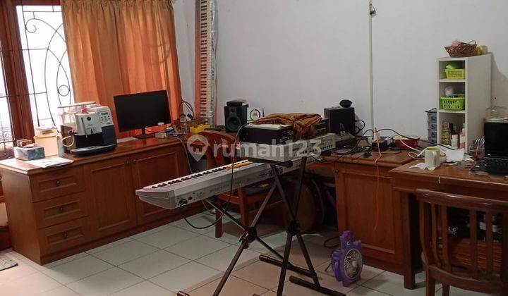 Rumah 2 Lantai Bagus Semi Furnished SHM di Perumahan Mas Naga , Bekasi 2