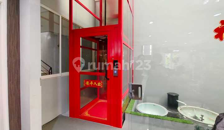 Hunian Modern Minimalist 2 Lantai di Villa Permata Gading