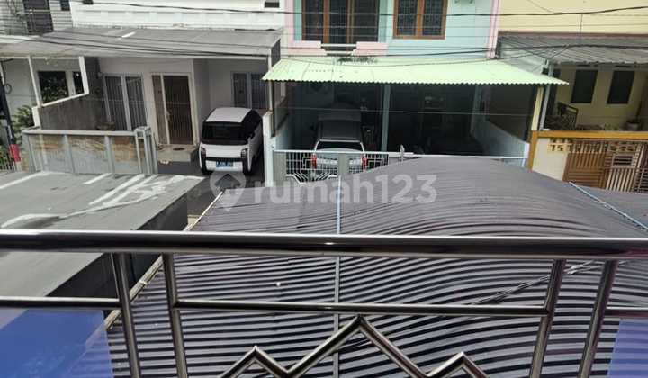 For Rent! Bright Renovated 2 ½ Story Home in Kelapa Hibrida