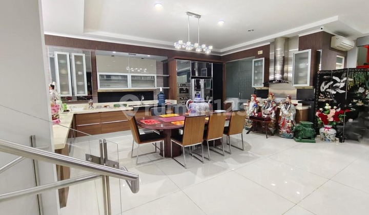 Hunian Modern Minimalist 2 Lantai di Villa Permata Gading 2