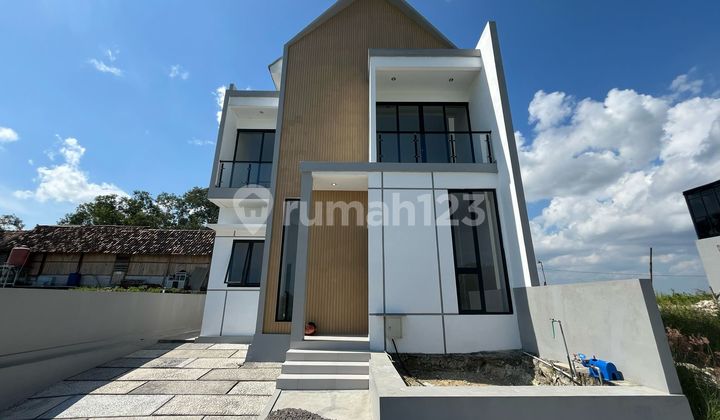 2-Story House with Nature & Citylight Views, Prime Location in Gamping Sleman