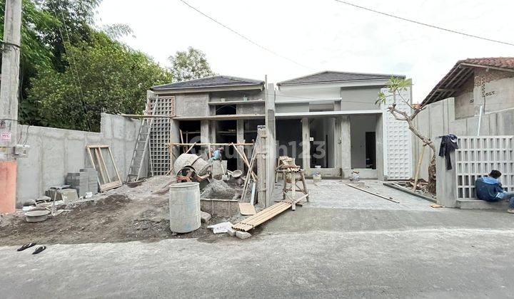 Rumah Modern Tropis SHM di Jl Sidomoyo Godean Sleman 2