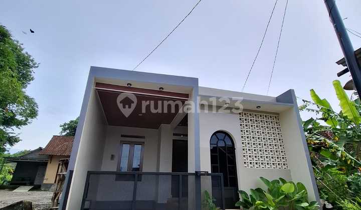Rare Opportunity! Strategic House on Jalan Kaliurang KM 12 Slemancuma for 800 Million