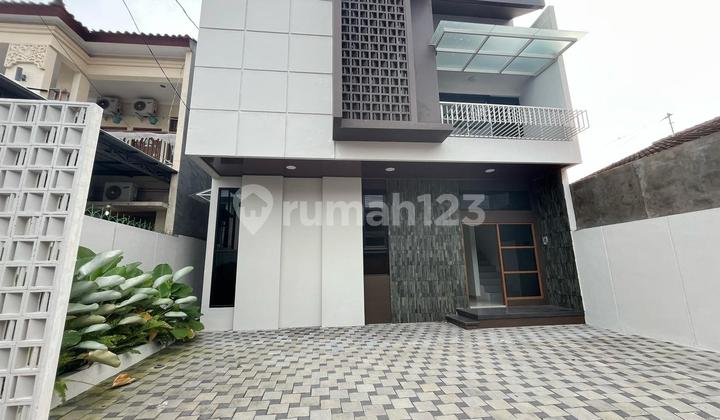 New 2-Story House in Premium Area of North Jogja Near Hotel Hayyt! New 2-Story House in Premium Area of North Jogja Near Hotel Hayyt!