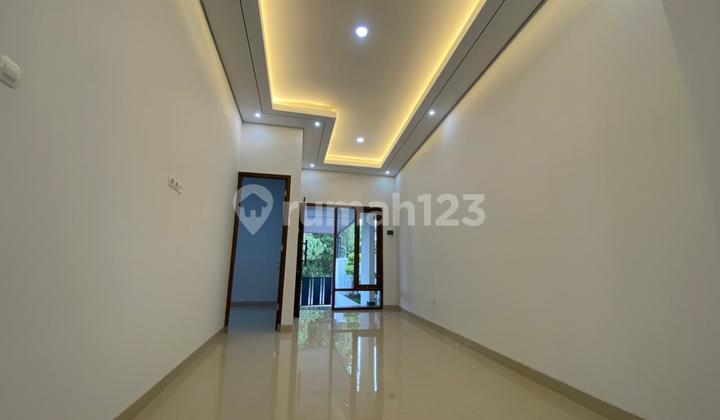 Promo Spesial Hari Raya! Rumah Siap Huni Ruangan Lega Carport Luas Cocok untuk Keluarga Besar 2