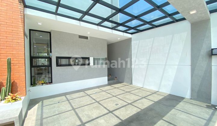 Luxury Residence in North Sleman, Spacious Carport, Semi-Furnished! 2