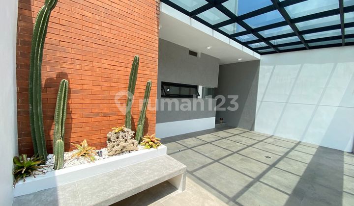 Hunian Industrial 3 Kt di Sleman Carport Luas bisa 2 Mobil 2