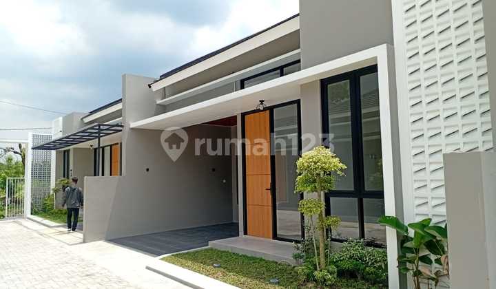 Free Kitchen Set & Smart Door Lock, Modern Residence Near Sleman Regency Government Office