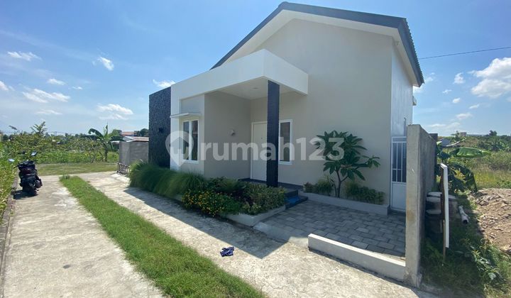 Dream Family Residence in a Scenic Area with Easy Access in Berbah, Sleman