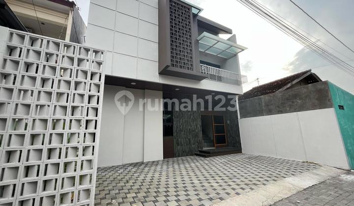 Experience the Prestige of Living in the Elite Palagan Area! – Only 1.8 Billion! Close to UGM & JCM 2