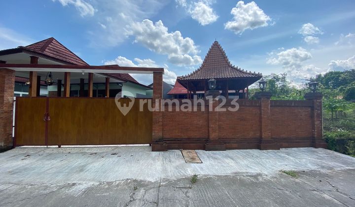 Joglo with Private Swimming Pool in Tourist Area? Only 1.4M Negotiable! 2