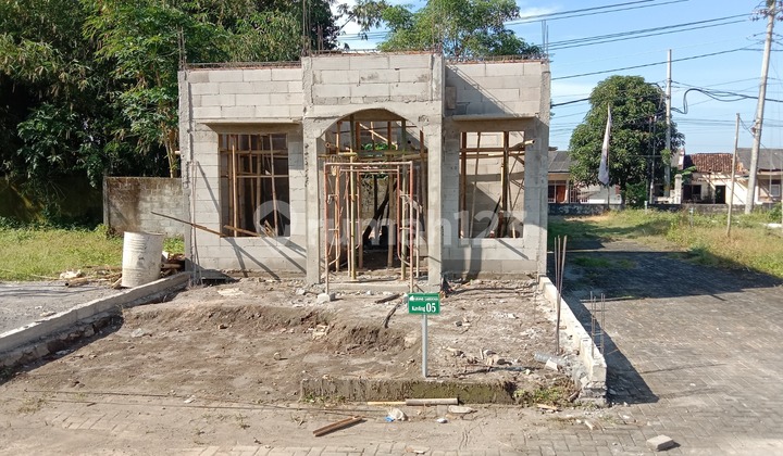 Suasana Asik di Hunian Klasik! Solusi Rumah Mudah Keluarga Muda! Suasana Asik di Hunian Klasik! Solusi Rumah Mudah Keluarga Muda!