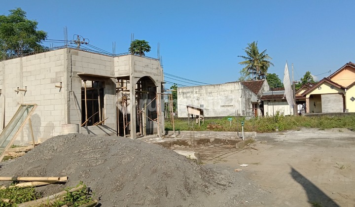 Suasana Asik di Hunian Klasik! Solusi Rumah Mudah Keluarga Muda! Suasana Asik di Hunian Klasik! Solusi Rumah Mudah Keluarga Muda!