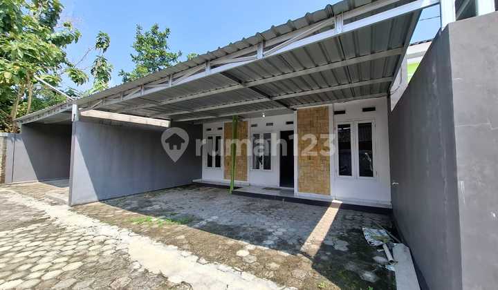 Kenyamanan di Seyegan, Carport 2 Mobil Akses Jalan Mobil Papasan! Kenyamanan di Seyegan, Carport 2 Mobil Akses Jalan Mobil Papasan!
