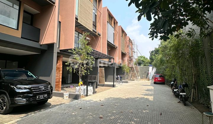 1 Unit of New House in Jeruk Purut, Cilandak  
Minimalist House Design by Studio Kas 2