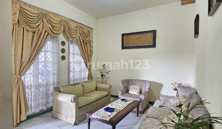 Classic 2-Story House in Cipete