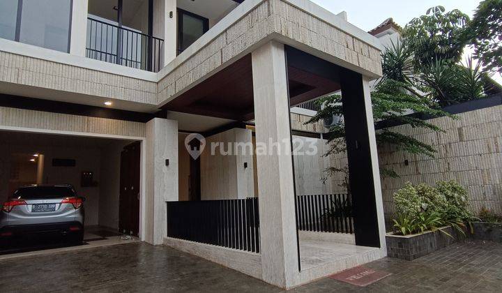 Rumah Siap Huni Dua Lantai Di Kemang, Jakarta Selatan 1