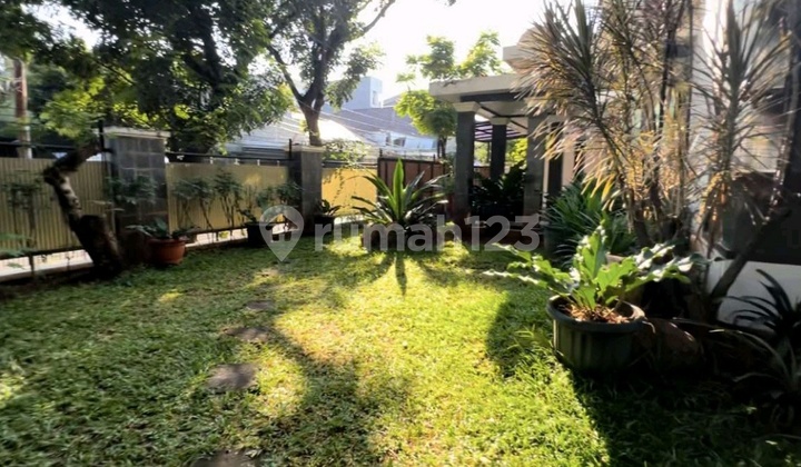 Modern Tropical House Near Melawai, Kebayoran Baru, South Jakarta