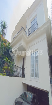 Rumah Modern Klasik Di Panglima Polim,kebayoran Baru, Jakarta Selatan