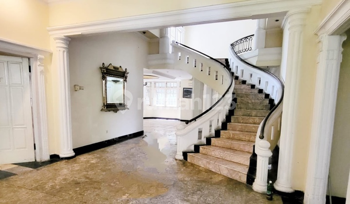 Disewakan Rumah Klasik Kebayoran Baru