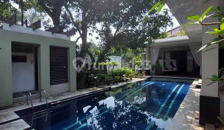 Rumah Bagus Cozy Dengan Lahan Luas Di Ampera 2