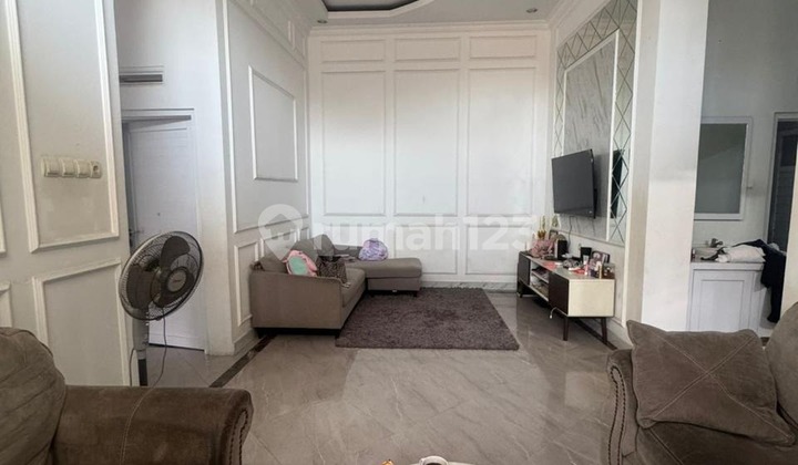 Rumah 2 lantai dengan 5 kamar tidur di Cirebon Kota 2