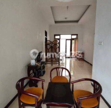 ruang tamu rumah bagus tengah kota semarang
