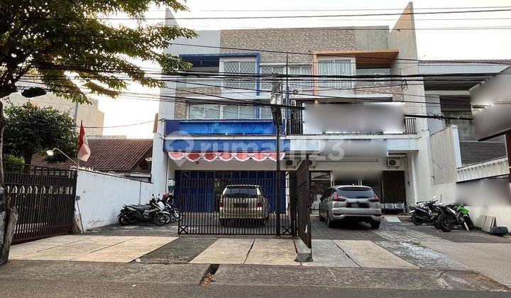 Ruko strategis tengah kota Semarang ramai pusat kota dekat simpang lima disewakan di jl raya Erlangga Pleburan Semarang tengah 2