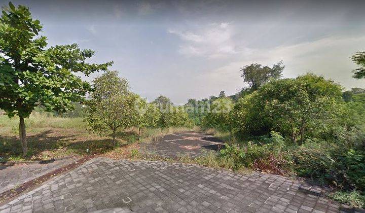 tampak depan tanah perumahan elit tengah kota