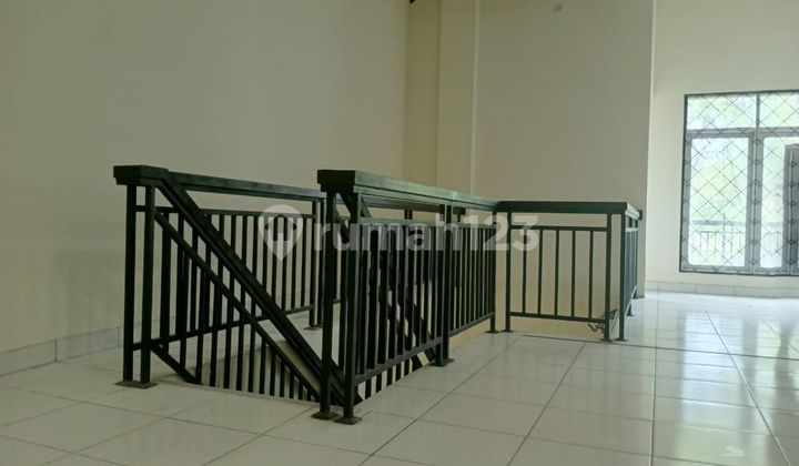 Ruko strategis tengah kota Semarang dekat tol Gayamsari disewakan di Brigjen Sudiarto Majapahit gayamsari Semarang tengah 2