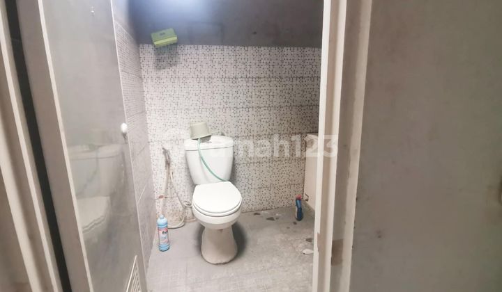 Strategic, bustling, ready-to-use commercial space in central Semarang, near Simpang Lima, close to malls and hotels, for rent on KH Ahmad Dahlan main road, central Semarang. 2