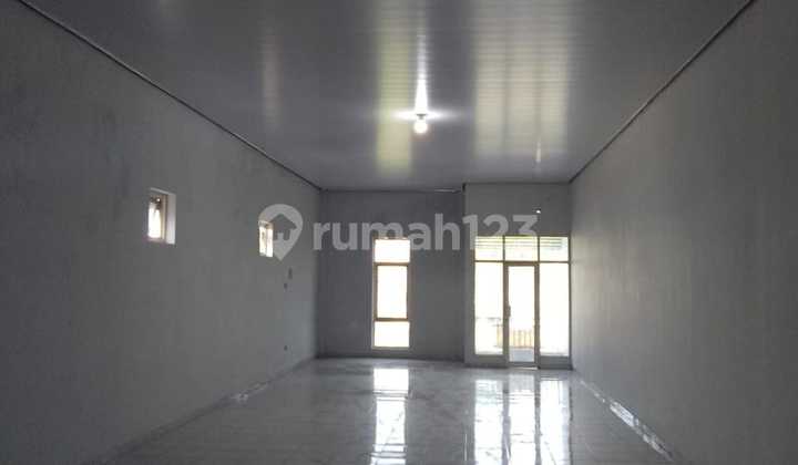 Strategic Shop House in Downtown Semarang, Central City, Near Station, Near Airport, Near Harbor, Near Mall, For Rent on Imam Bonjol Main Road, Central Semarang 1