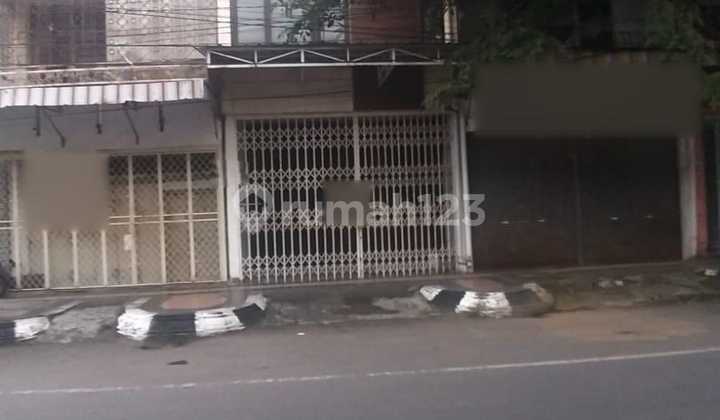 Strategic Shop House in the Center of Semarang City, Central City, Busy Near Simpang Lima, Near Tugu Muda, Near Chinatown, for Rent on Jl Raya Kranggan Kh Wahid Hasyim, Central Semarang.