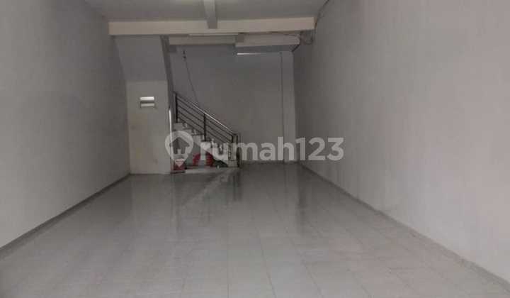 Strategic Shop House in Downtown Semarang, Central City, Near Station, Near Airport, Near Harbor, Near Mall, For Rent on Imam Bonjol Main Road, Central Semarang 2