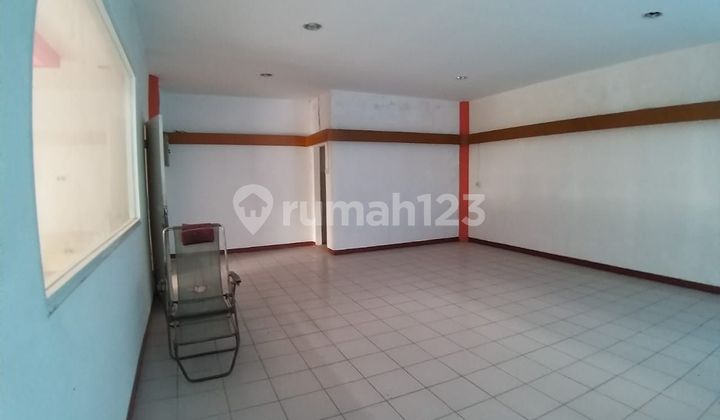 Ready-to-Use Strategic Downtown Semarang Shophouse, Busy, in the City Center Near Simpang Lima, Close to Malls and Hotels, for Rent on Kh Ahmad Dahlan Main Road, Central Semarang. 2
