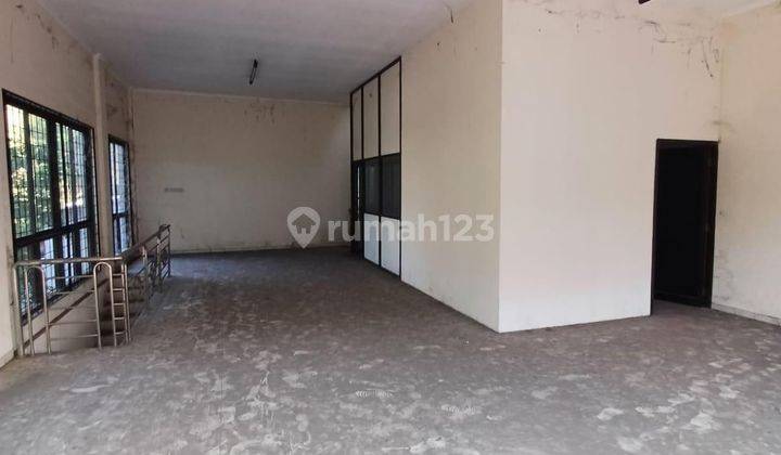 Ruko strategis tengah kota Semarang ramai dekat LIK Kaligawe dekat pelabuhan stasiun dekat kota lama cocok untuk kantor gudang disewakan di jl raya Raden patah Semarang tengah