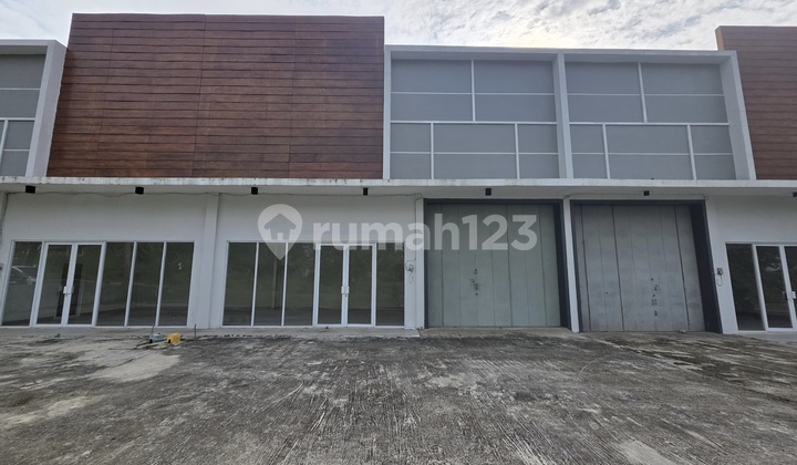 Ready-to-Use Central Warehouse in Semarang City Near Kic Gatsu Near Pantura Near Toll Gate Near BSB Industrial Ngaliyan Near Boja For Rent on Cangkiran Main Road, Mijen, West Semarang. 1