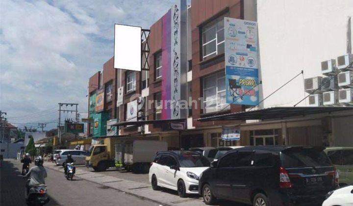 Ruko tengah kota Semarang di kompleks ruko strategis ramai di Saka square jl raya majapahit gayamsari Semarang tengah 2