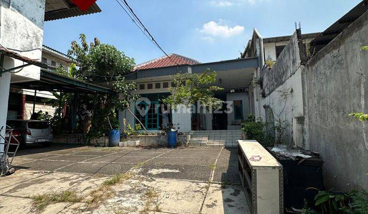 Rumah Strategis di Jalan Raya Srengseng, Kembangan, Jakarta Barat 1